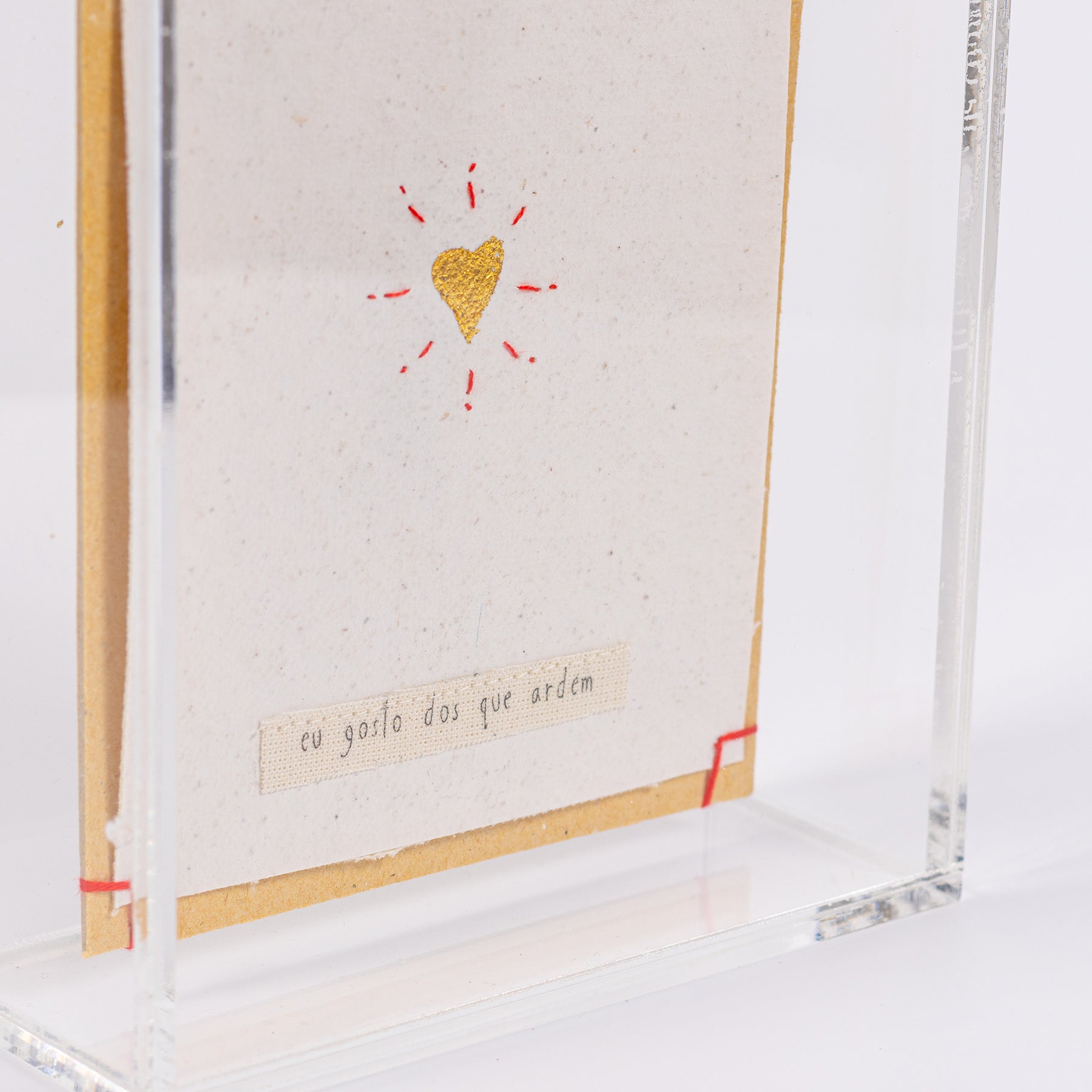 quadro acrílico colagem - coração