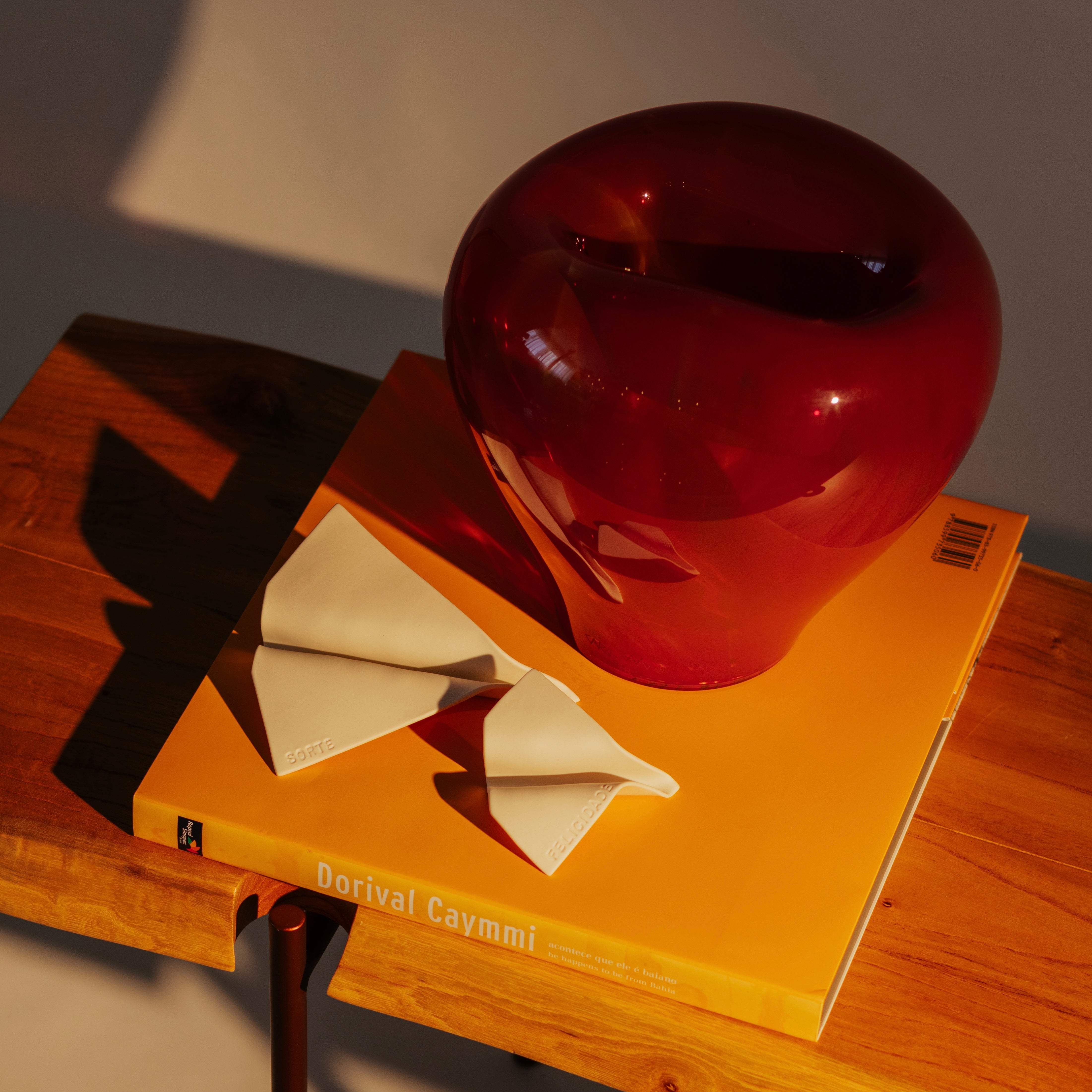 mini avião em porcelana - felicidade