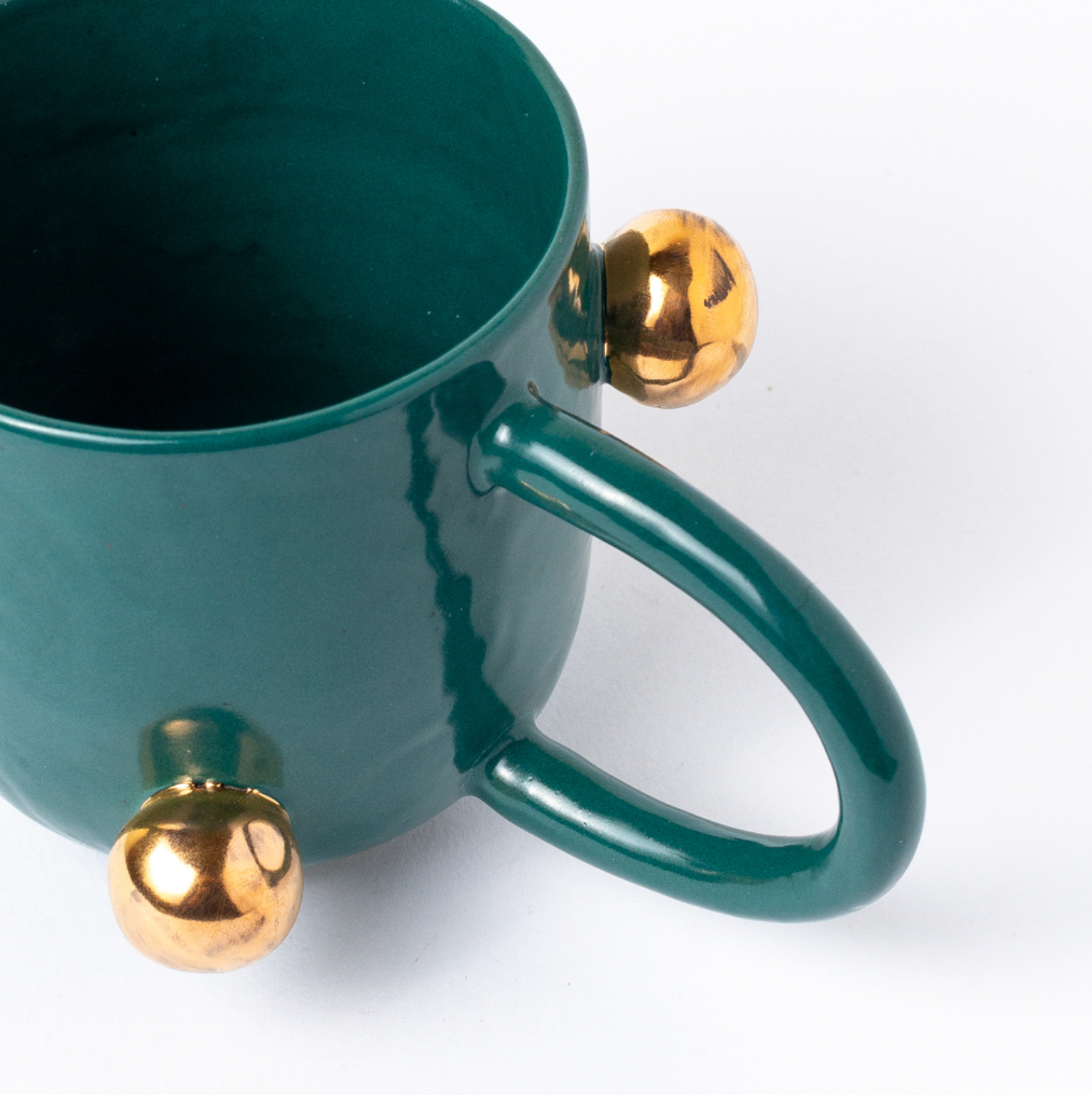 caneca bruxelas com ouro alternado esmeralda