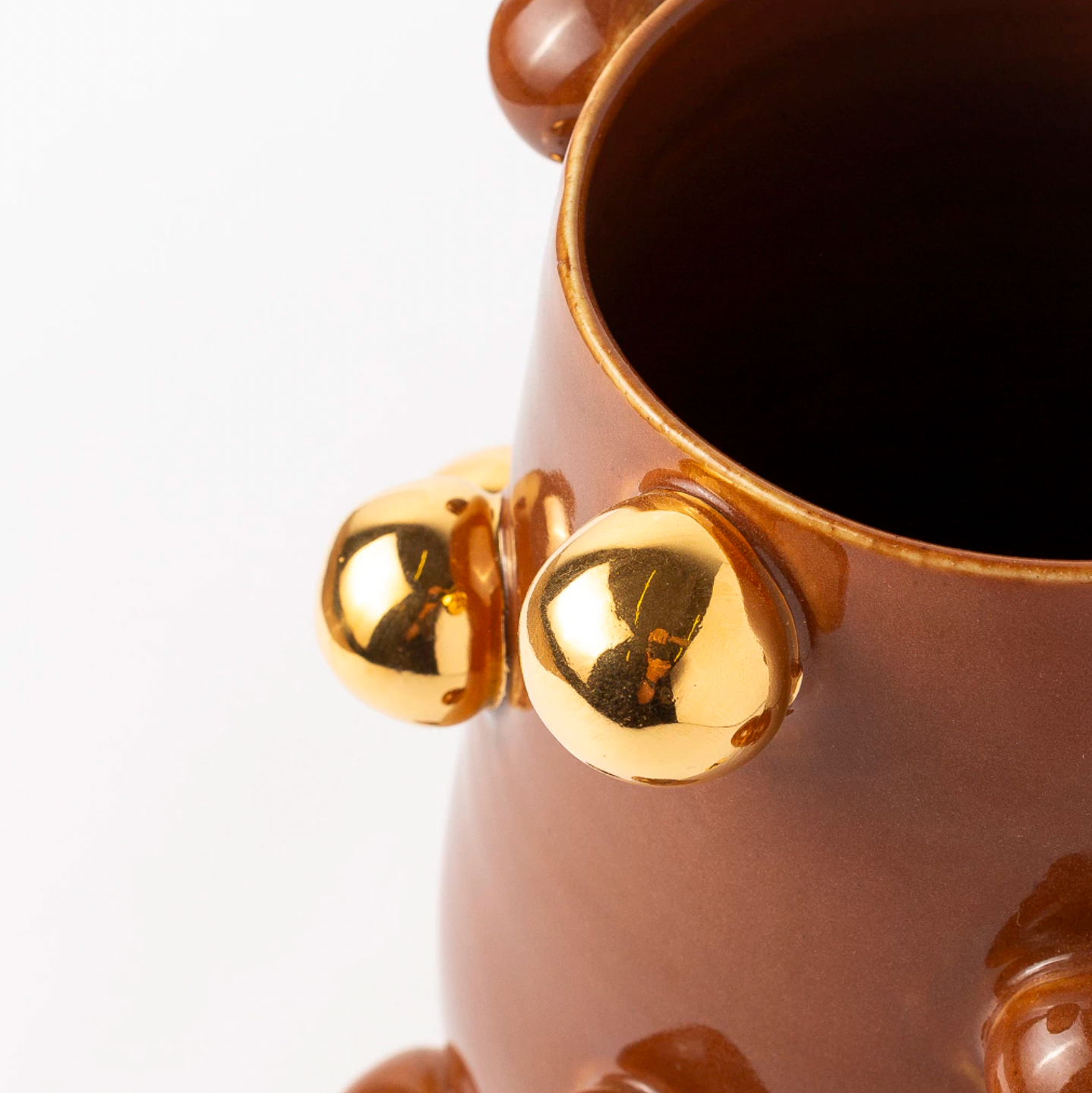 vaso nina bolotas ouro alternado marrom