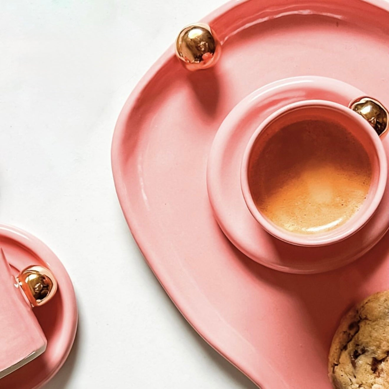 bandeja donna rosa com ouro