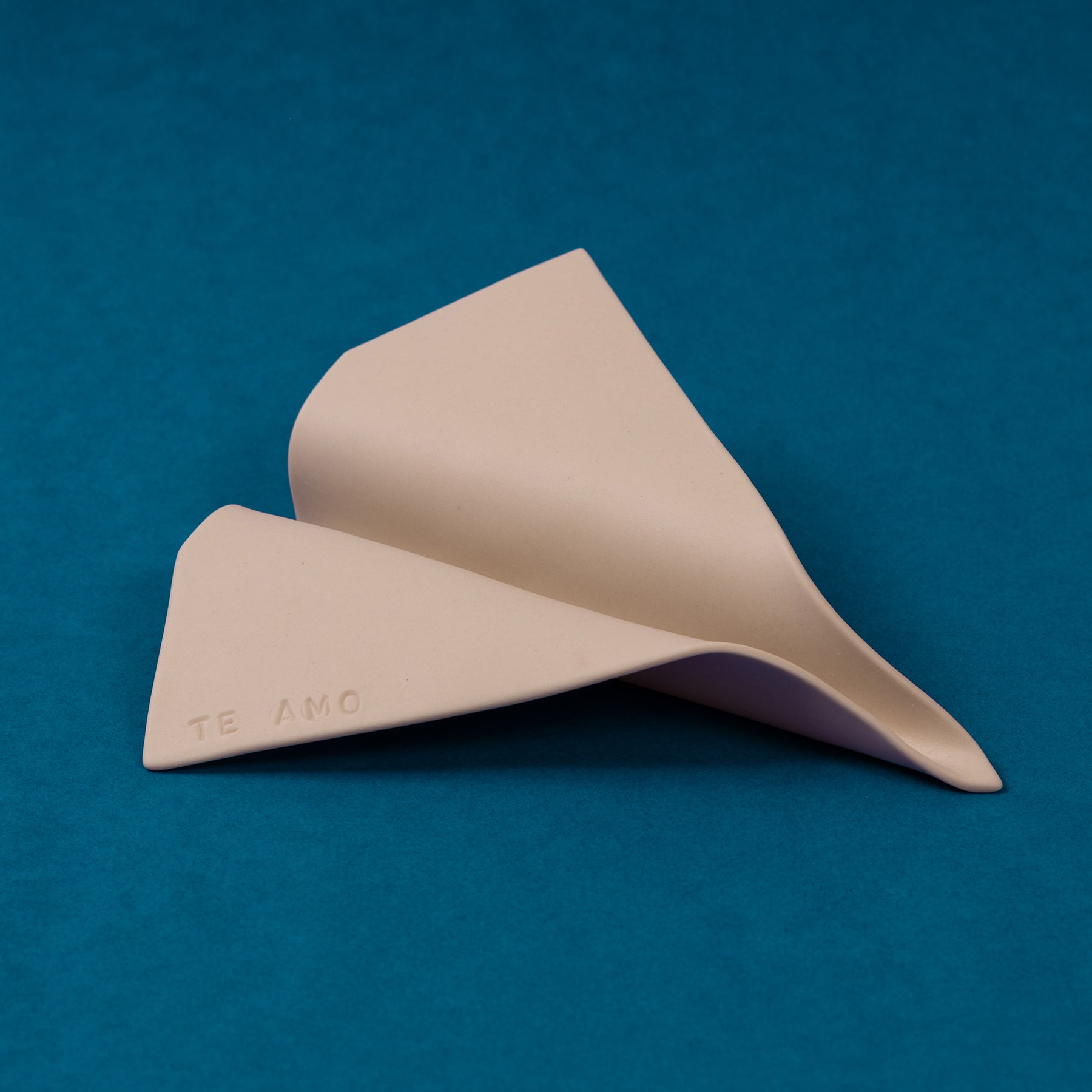 avião em porcelana - te amo