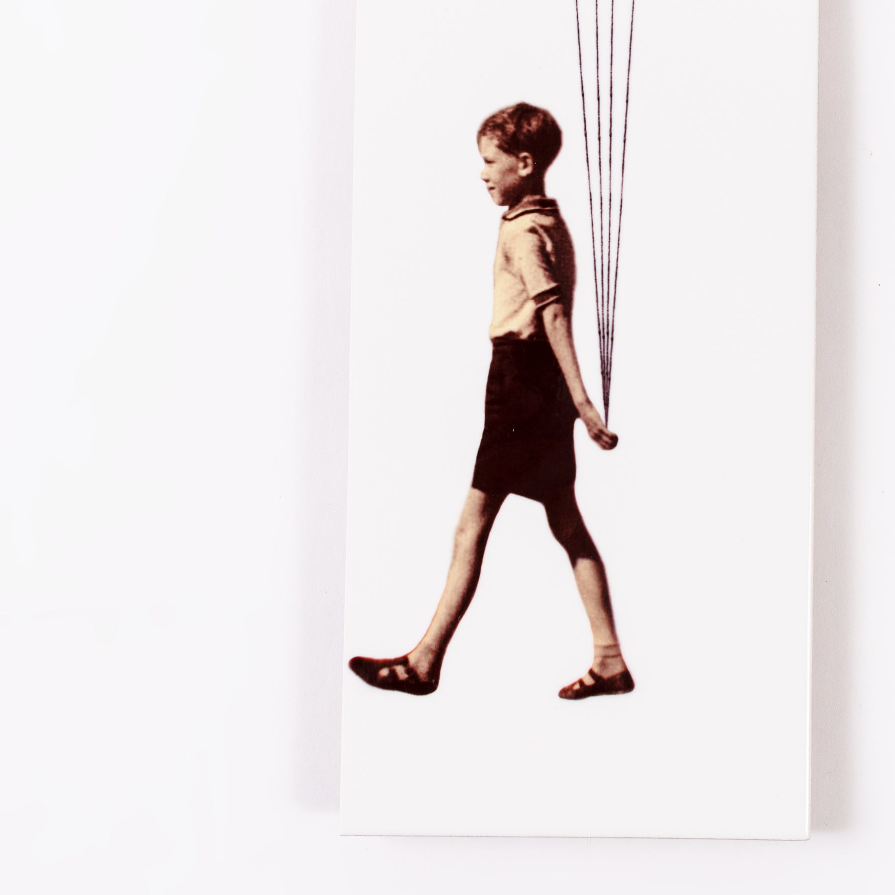 azulejos menino balões coloridos