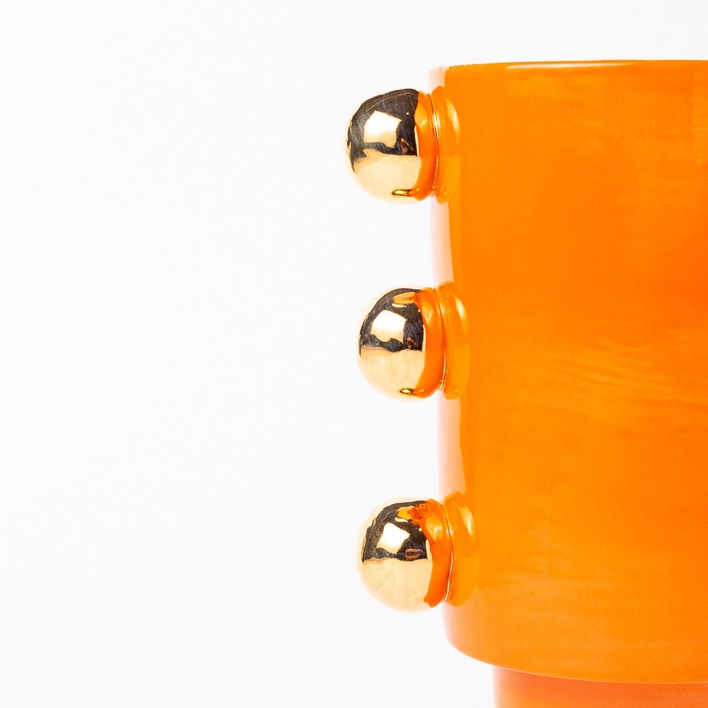 vaso giu laranja com ouro