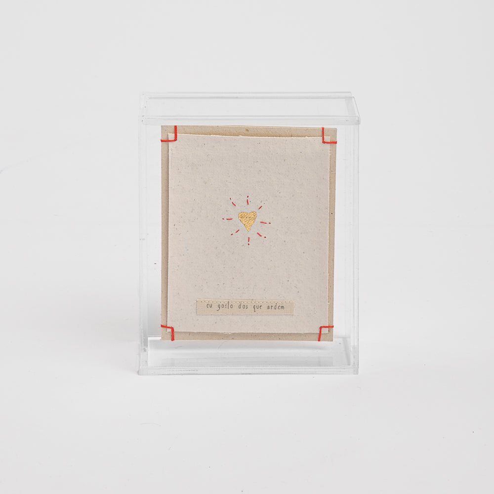 quadro acrílico colagem - coração