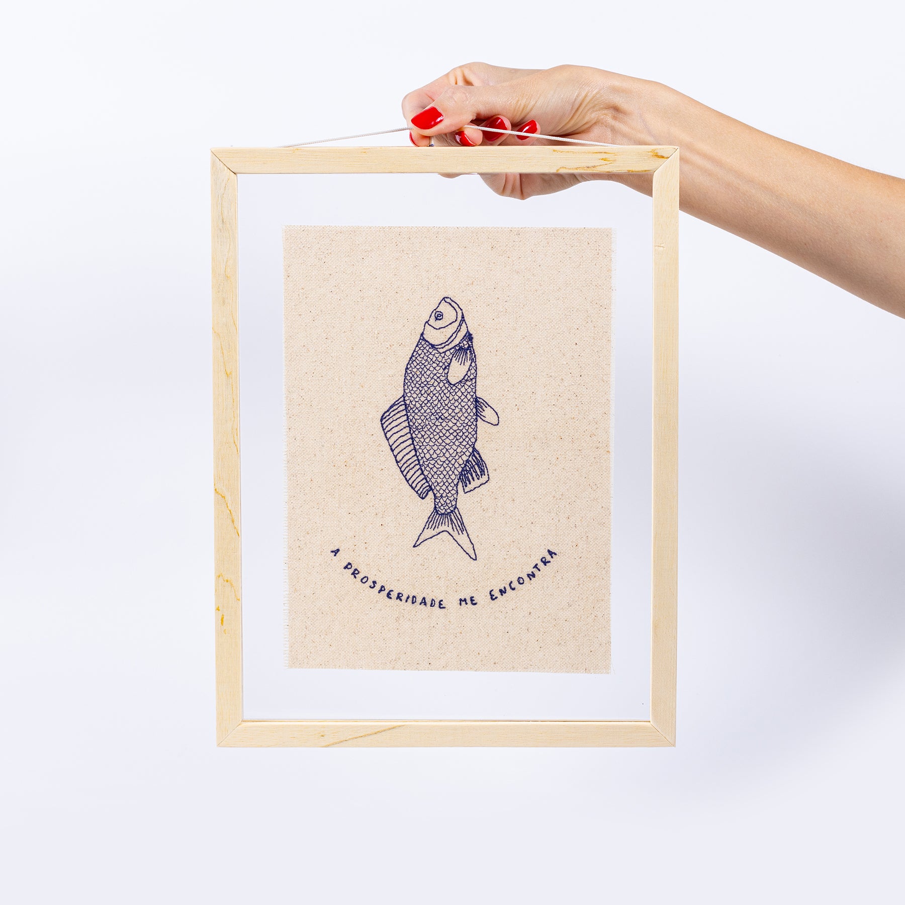quadro bordado peixe e prosperidade