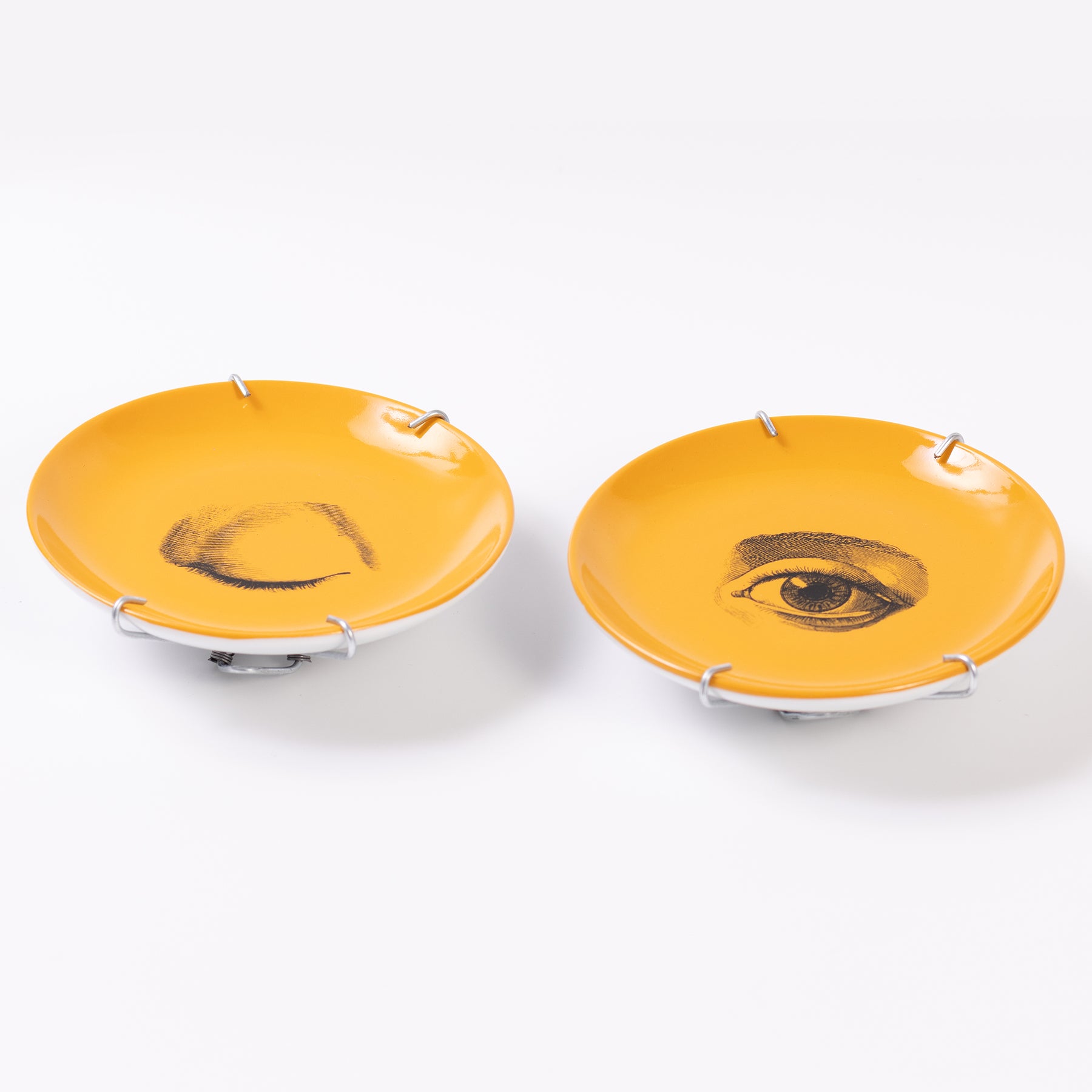 pratos olhos ocre